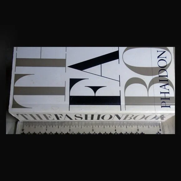 The Fashion Book Photography History - Editorial Design info - Picture 5 of 13